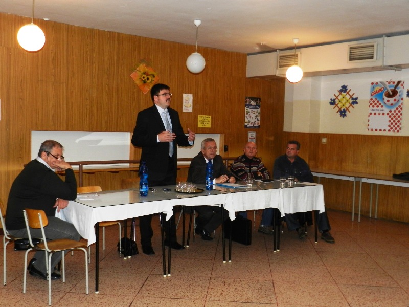 Fotogaléria 3.kolo verejného stretnutia primátora s občanmi MČ LUHY I. (7.11.2011) (5) 3.kolo verejného stretnutia primátora s občanmi MČ LUHY I. (7.11.2011)