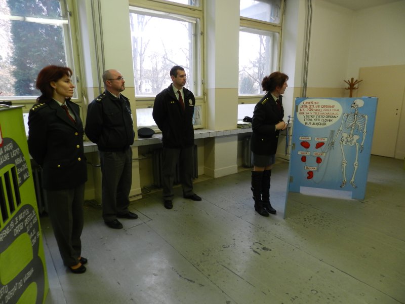 Fotogaléria Otvorenie putovnej interaktívnej tvorivej dielne a akcie Správna manipulácia s pyrotechnikou (9.12.2011) (18) Otvorenie putovnej interaktívnej tvorivej dielne a akcie Správna manipulácia s pyrotechnikou (9.12.2011)