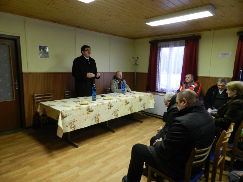 Fotogaléria Februárové verejné stretnutie primátora s obyvateľmi Veľkých Bielic (20.2.2012) (7) Februárové verejné stretnutie primátora s obyvateľmi Veľkých Bielic (20.2.2012)