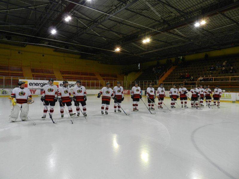 Fotogaléria Odovzdávanie medailí hokejistom HK Iskra Partizánske - víťazom II. hokejovej ligy seniorov (7.3.2012) (18) Odovzdávanie medailí hokejistom HK Iskra Partizánske - víťazom II. hokejovej ligy seniorov (7.3.2012)