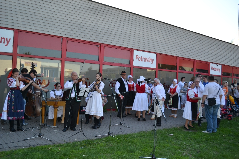 Fotogaléria Stavanie mája na Šípku (28.4.2012) (17) Stavanie mája na Šípku (28.4.2012)