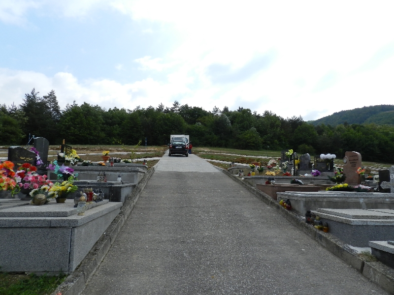 Fotogaléria Rozšírenie cintorína na Šípku - májový kontrolný deň (17.5.2012) (13) Rozšírenie cintorína na Šípku - májový kontrolný deň (17.5.2012)