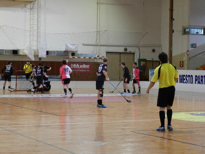 Fotogaléria Majstrovstvá SR vo florbale - juniori (2.-3.6.2012) (29) Majstrovstvá SR vo florbale - juniori (2.-3.6.2012)