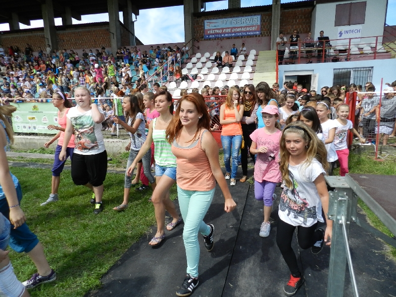 Fotogaléria Deň mladých mesta Partizánske - pokus o vytvorenie slovenského rekordu v hromadnom tancovaní zumby (27.6.2012) (31) Deň mladých mesta Partizánske - pokus o vytvorenie slovenského rekordu v hromadnom tancovaní zumby (27.6.2012)