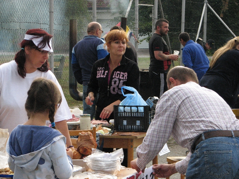 Fotogaléria 1. ročník súťaže vo varení kapustnice vo Veľkých Bieliciach (15.9.2012) (23) 1. ročník súťaže vo varení kapustnice vo Veľkých Bieliciach (15.9.2012)