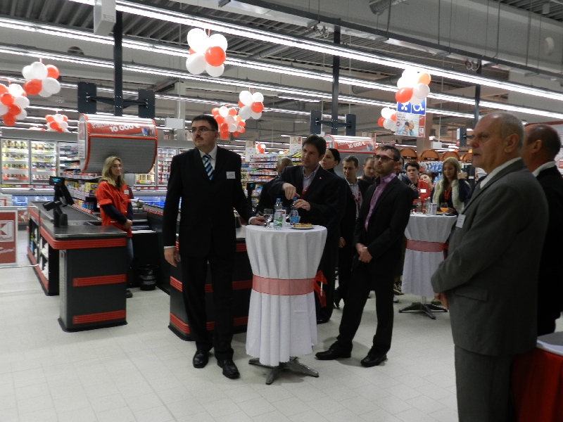 Fotogaléria Slávnostné otvorenie obchodného domu Kaufland v Partizánskom (17.10.2012) (10) Slávnostné otvorenie obchodného domu Kaufland v Partizánskom (17.10.2012)