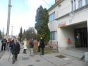 Deň v mestskej časti Šimonovany - budova pošty Deň v mestskej časti Šimonovany - budova pošty