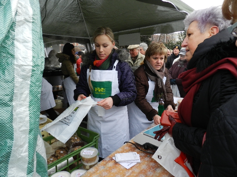 Fotogaléria Vianočná zabíjačka (8.12.2012) (19) Vianočná zabíjačka (8.12.2012)