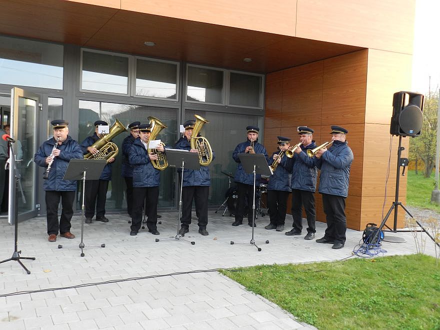 Fotogaléria Spomienková slávnosť k 96. výročiu ukončenia 1. svetovej vojny vo Veľkých Bieliciach (10.11.2014) (13) Spomienková slávnosť k 96. výročiu ukončenia 1. svetovej vojny vo Veľkých Bieliciach (10.11.2014)