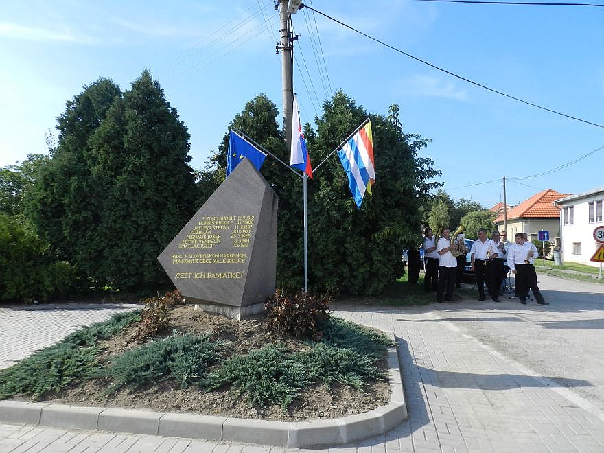 Fotogaléria Spomienkové stretnutia pri pamätníkoch padlých v SNP (28.8.2015) (37) Spomienkové stretnutia pri pamätníkoch padlých v SNP (28.8.2015)