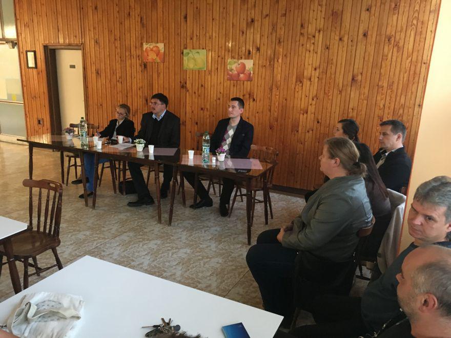 Fotogaléria Jesenné stretnutia primátora s obyvateľmi Šípku, Šimonovian a Štrkovca (3.- 6.10.2016) (9) Jesenné stretnutia primátora s obyvateľmi Šípku, Šimonovian a Štrkovca (3.- 6.10.2016)