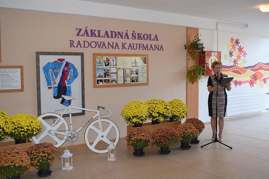 Fotogaléria Slávnostné otvorenie Športového centra pri ZŠ R. Kaufmana (3.11.2016) (37) Slávnostné otvorenie Športového centra pri ZŠ R. Kaufmana (3.11.2016)