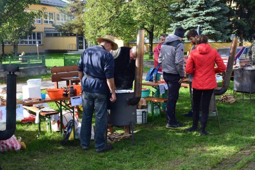Fotogaléria Majstrovstvá okresu Partizánske vo varení gulášu O primátorskú zlatu varešku - 8. ročník (7.10.2017) (29) Majstrovstvá okresu Partizánske vo varení gulášu O primátorskú zlatu varešku - 8. ročník (7.10.2017)
