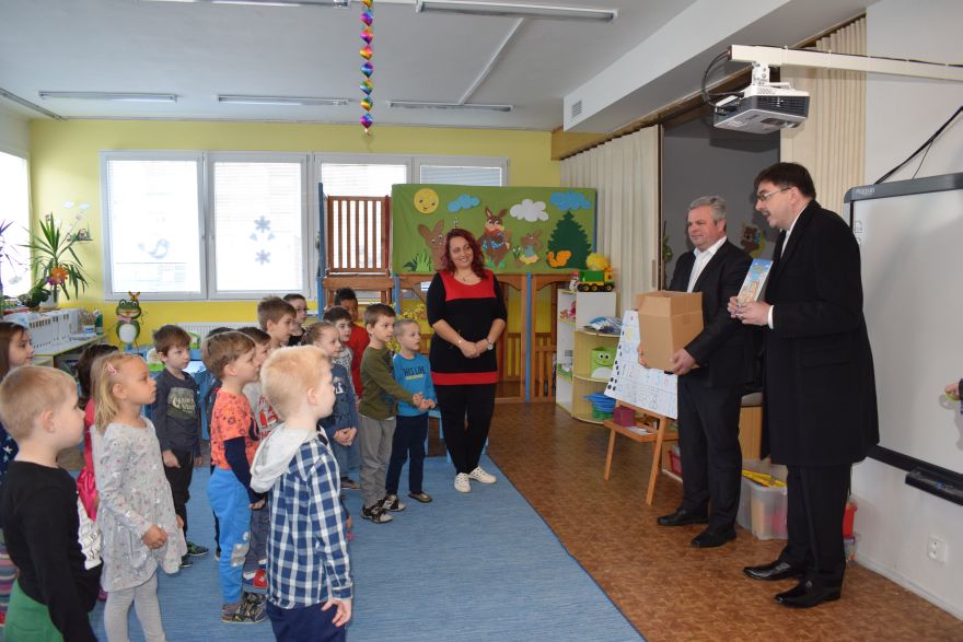 Fotogaléria Odovzdávanie knižiek predškolákom (26.3.2019) (16) Odovzdávanie knižiek predškolákom (26.3.2019)